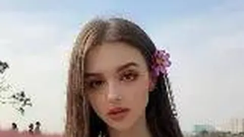 黄奕助力12岁女儿赴韩练舞唱，自述压力山大小病缠身，陈奕迅、小沈阳等明星子女纷纷加入娱乐圈